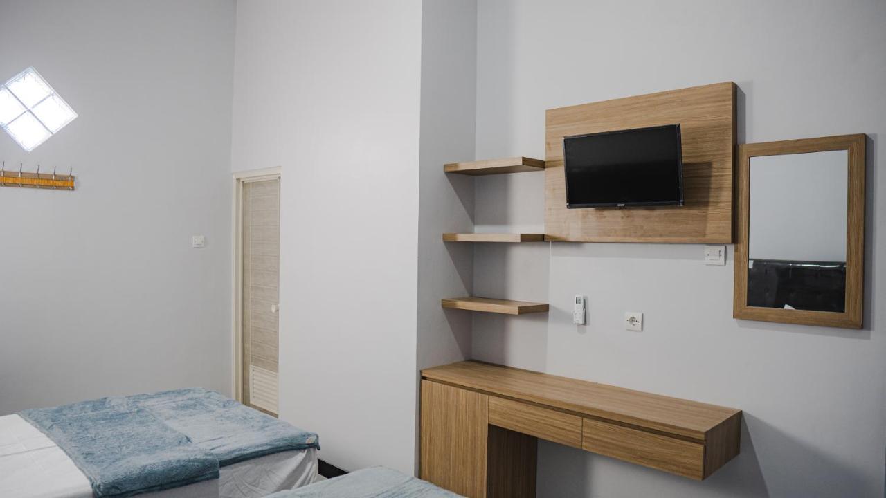 Sitiinggil Guest House Syariah Tegal  Buitenkant foto