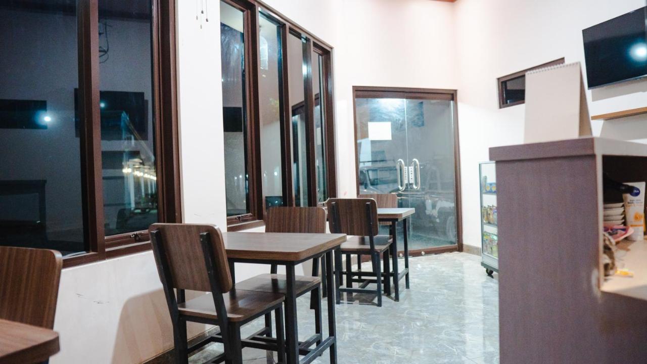 Sitiinggil Guest House Syariah Tegal  Buitenkant foto