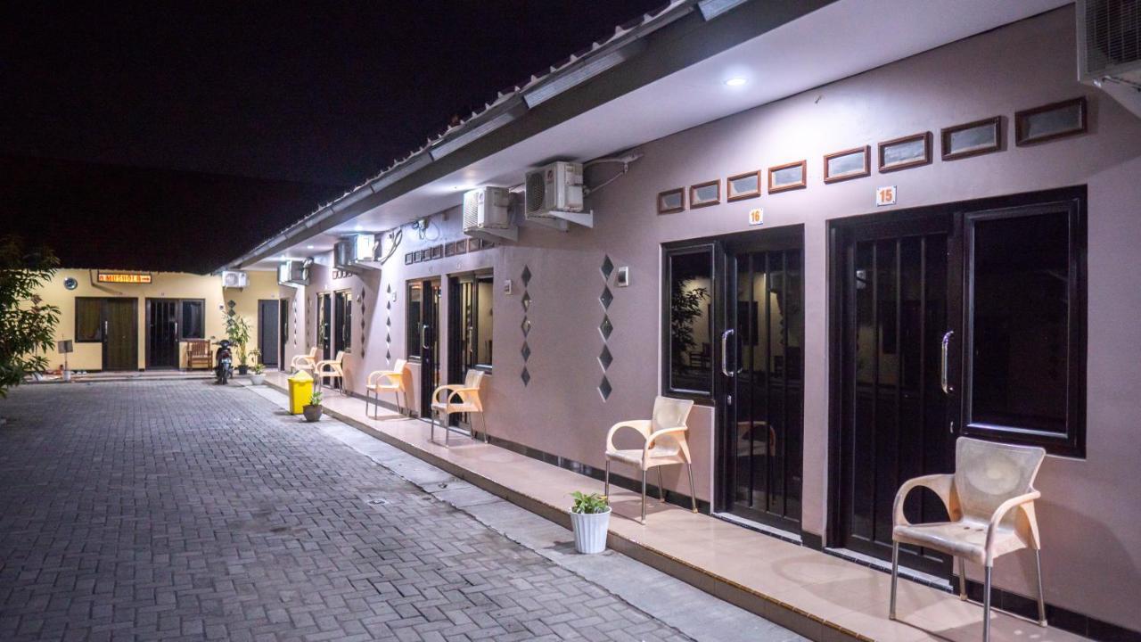 Sitiinggil Guest House Syariah Tegal  Buitenkant foto