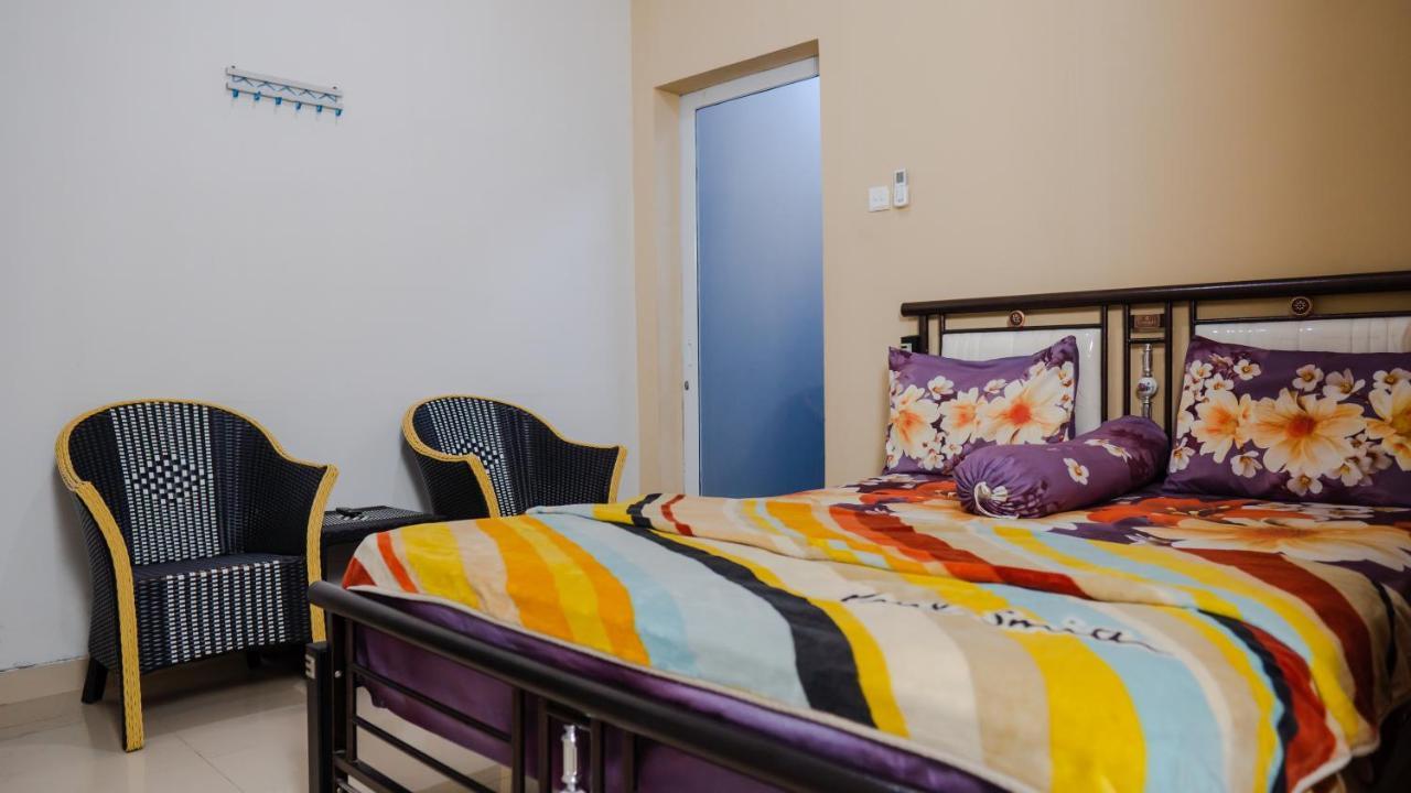 Sitiinggil Guest House Syariah Tegal  Buitenkant foto