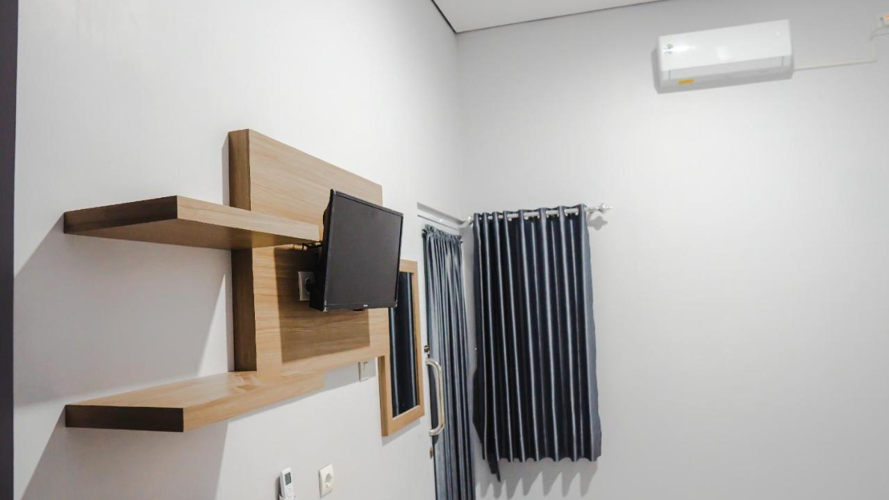 Sitiinggil Guest House Syariah Tegal  Buitenkant foto